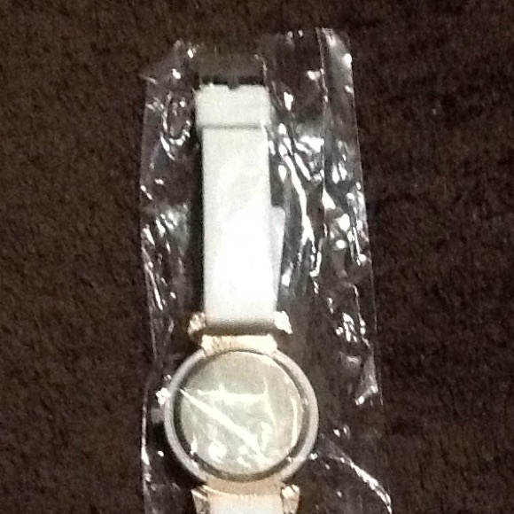 Watch - Picture 3 of 3